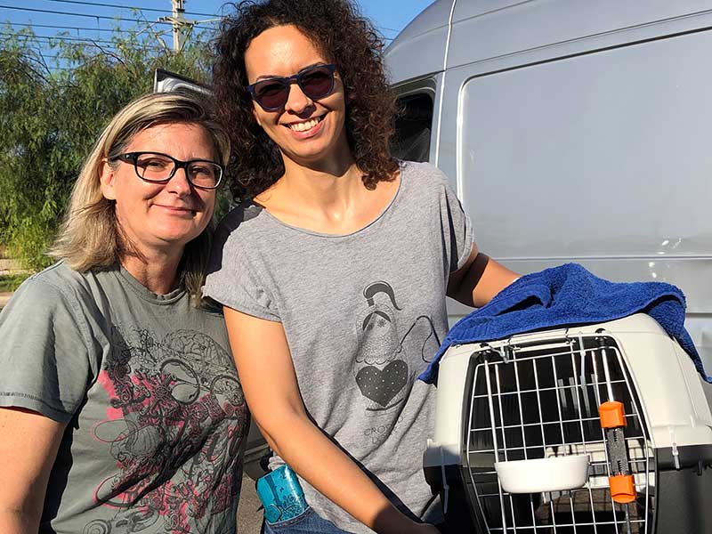 Sonia and her colleague from Nine Lives arriving with Grizzly