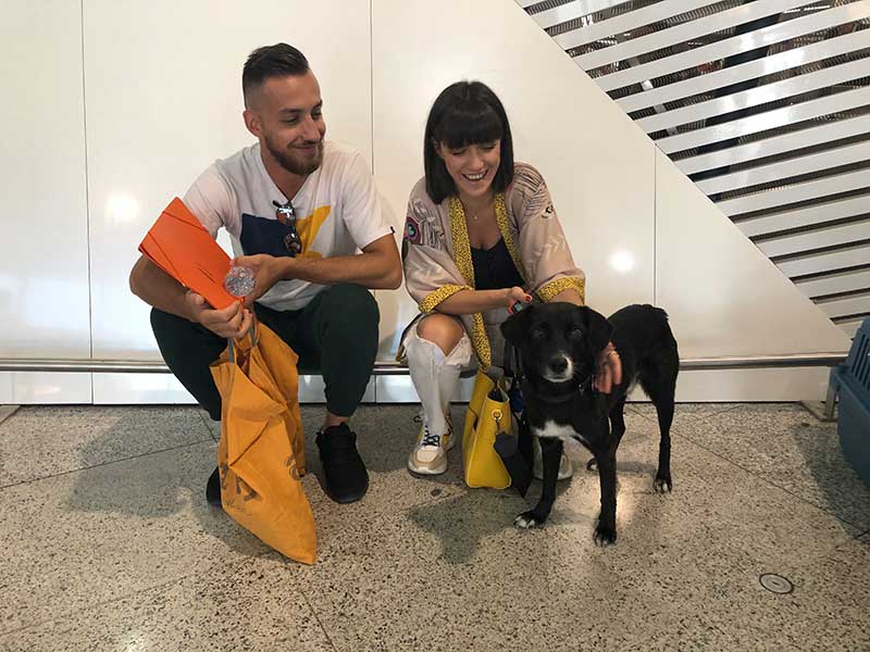 Aris arrives at Athens airport