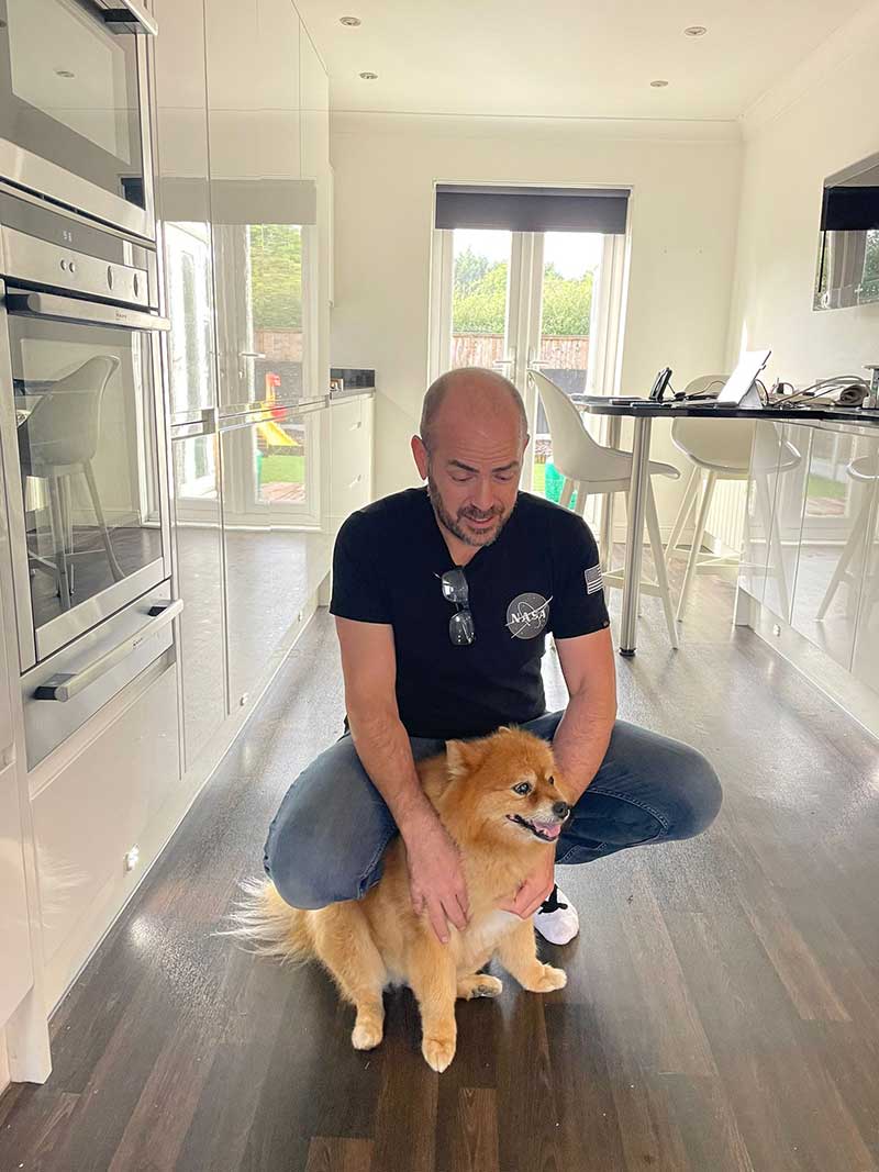 Taking Maui and Teddy to Sweden : Steve saying goodbye to Teddy in London