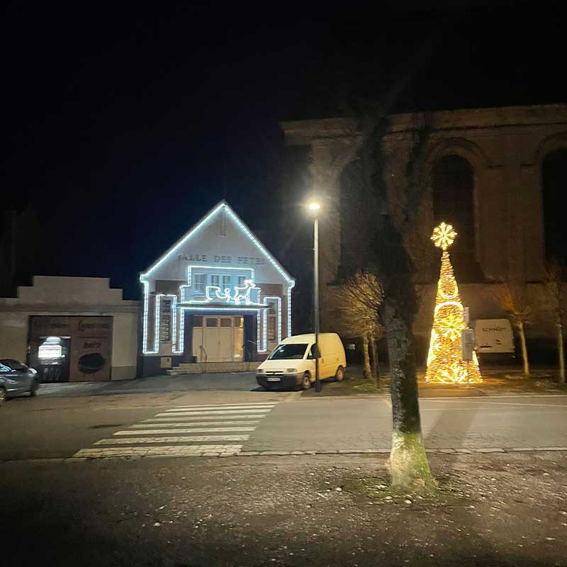 An end-of-year trip: Ready for Christmas at the 'salle des fêtes' in a French village