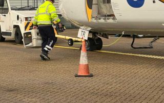 Handover to the cargo handler at the aircraft steps