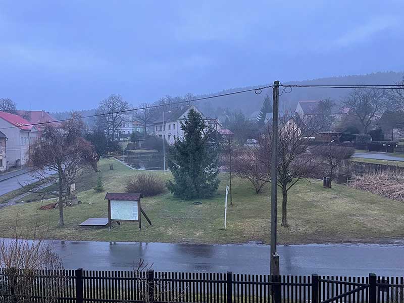 Although we were there in the winter rain, Dosky was peaceful and relaxing. Easy to understand why it's a popular summer vacation resort. There's also a beautiful lake and an impressive castle.