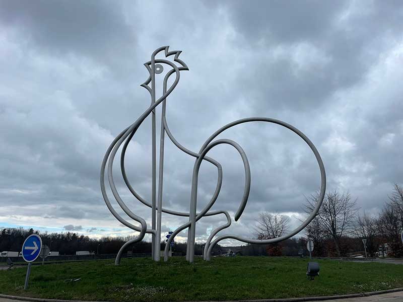 We passed through Bresse, famous for its poultry. Created in 1999 and 20m high, this eye-catching steel sculpture is the world's biggest chicken.