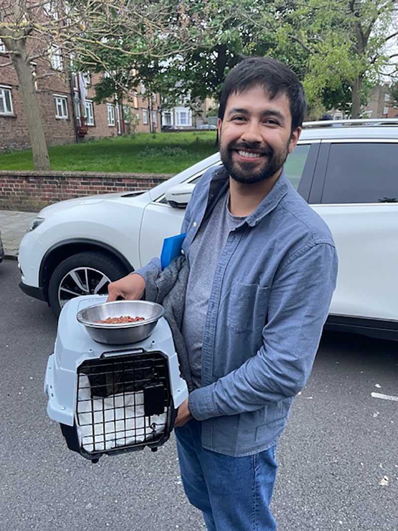 Juan Francisco reunited with his cat Melocoton, who travelled with us from Lisbon to London