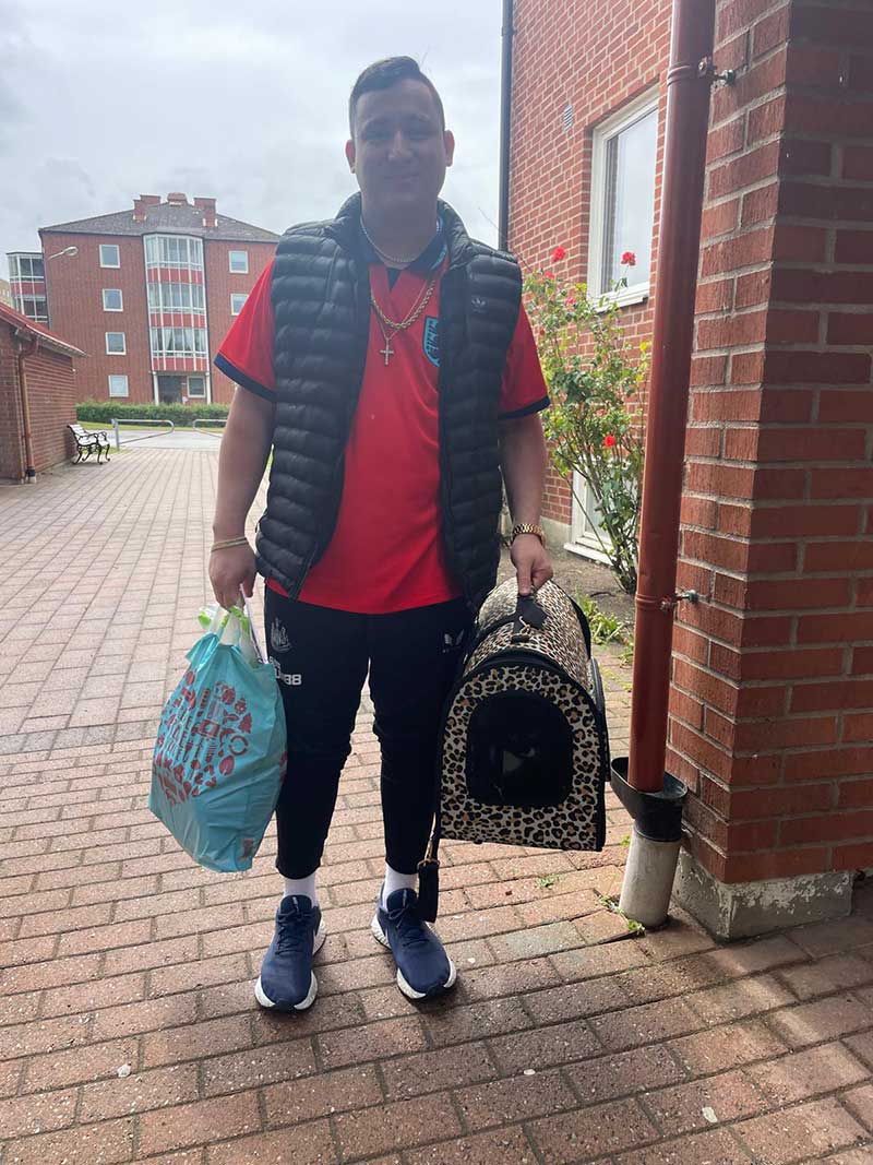 Sweden and Germany: Joshua delighted to receive the family cats in Malmö