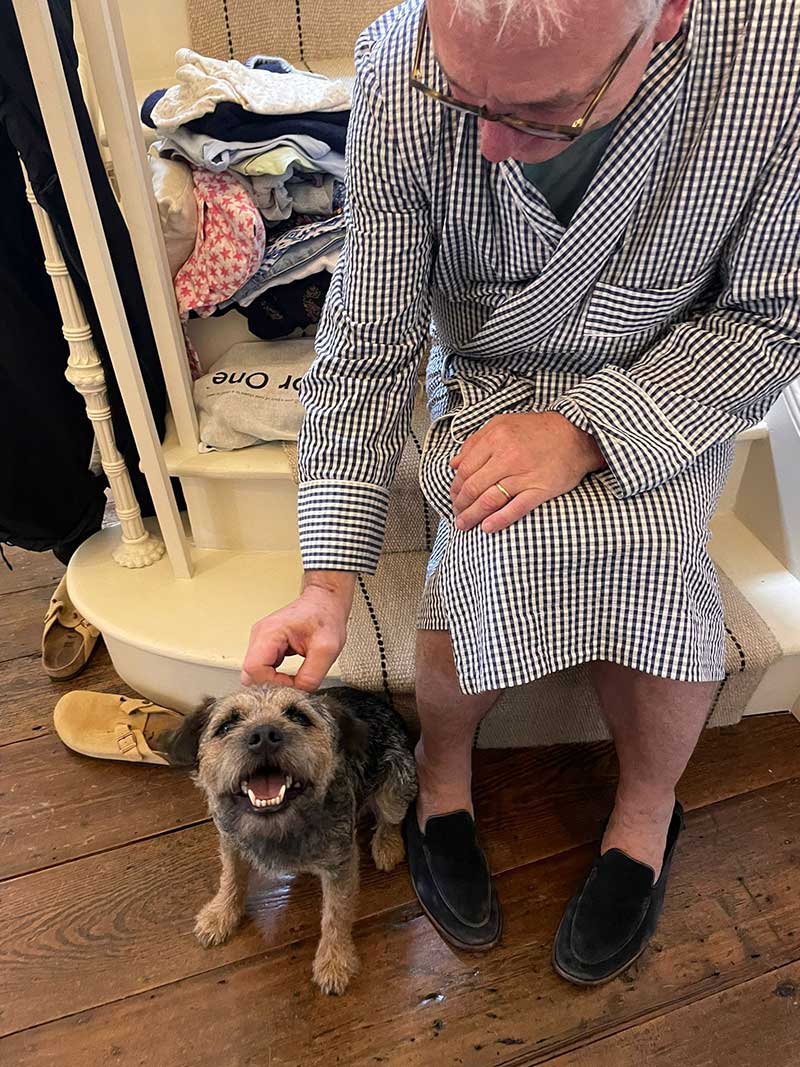 Frequent traveller Chip: Collecting Chip from Stephan and family in London