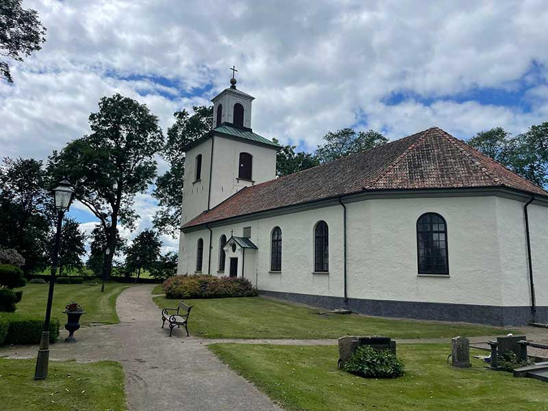 Among the churches in the area, this quite traditional-looking one…