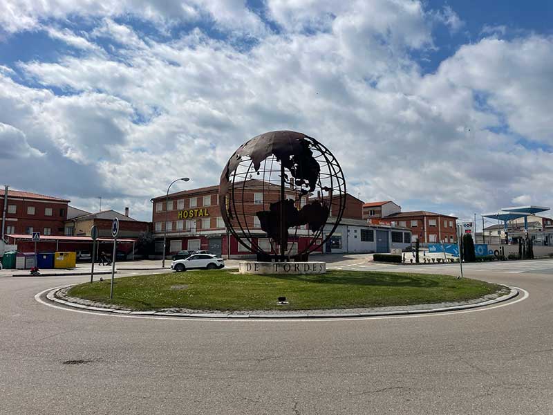 This roundabout at the entrance to Tordesillas features an eye-catching globe