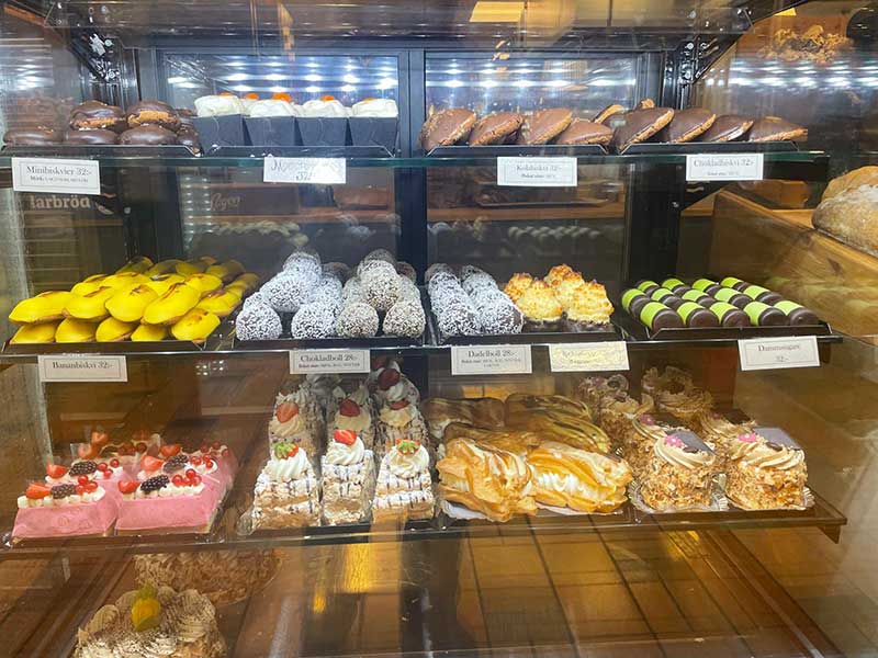 Hard to choose between all these scrummy looking cakes!