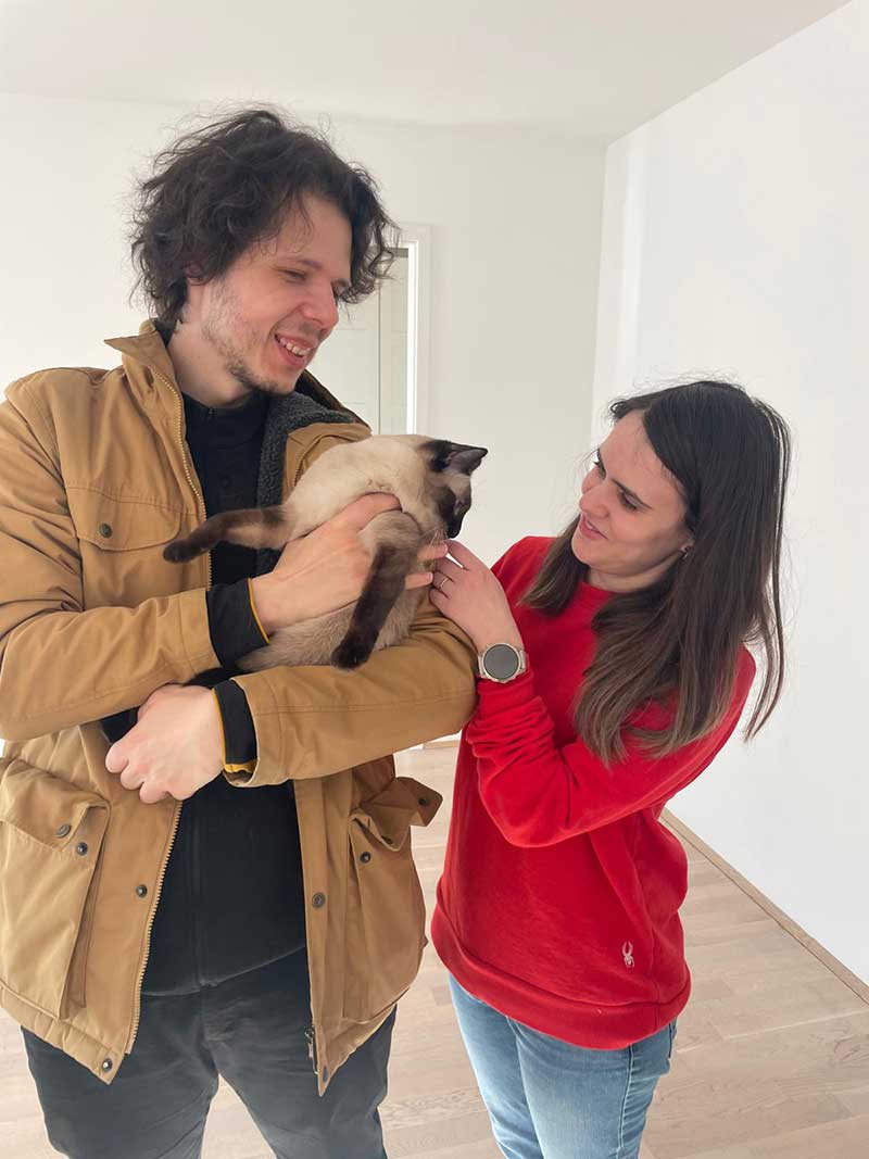 Alina and Mikhail saying goodbye to Momo